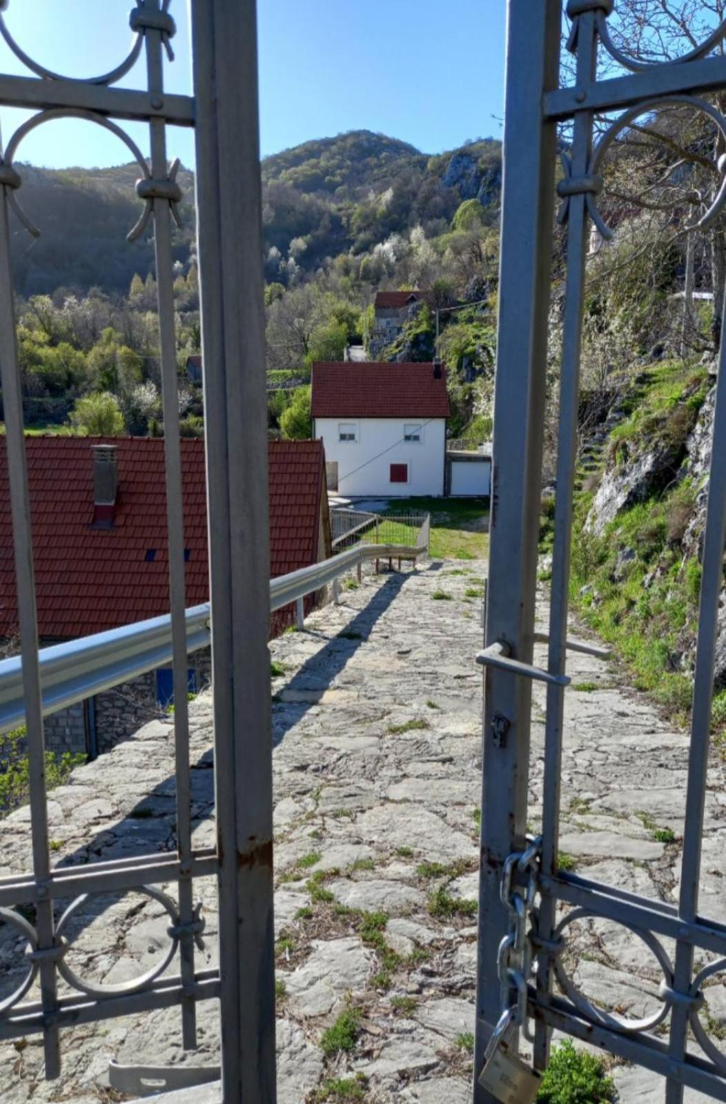 Konak Ugnji-Village Τσέτινιε Εξωτερικό φωτογραφία